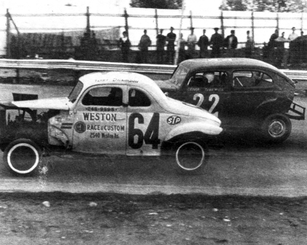 Hobby division drivers Terry Dickinson (#64) and George McLeod (#22) in 1967. This photo appeared in <i>Wheelspin News</i> and was credited to Waymark.